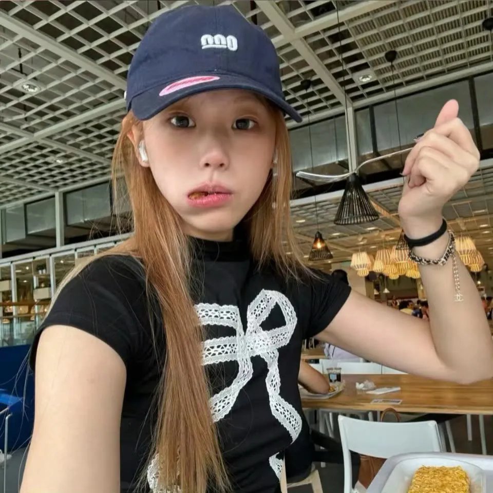 黄蜂女